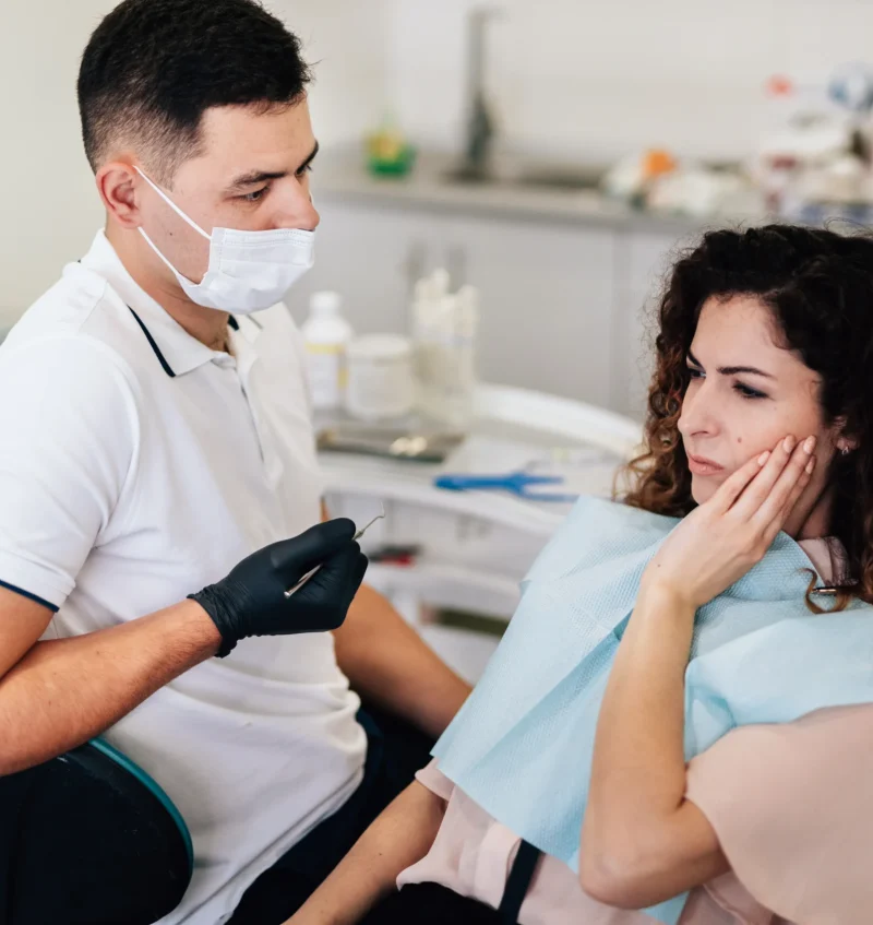 woman-with-toothache-dentist